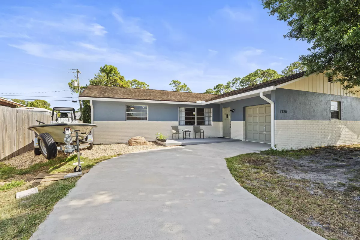 Stuart, FL 34997,1728 SE Harrison ST