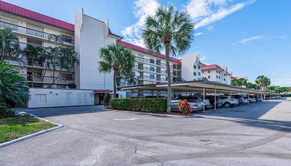 Hypoluxo, FL 33462,7020 Half Moon CIR 210