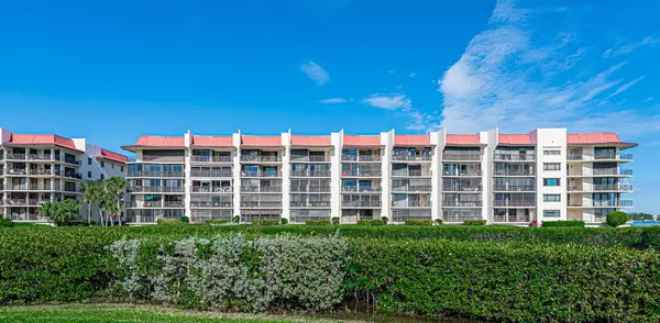 Hypoluxo, FL 33462,7020 Half Moon CIR 210