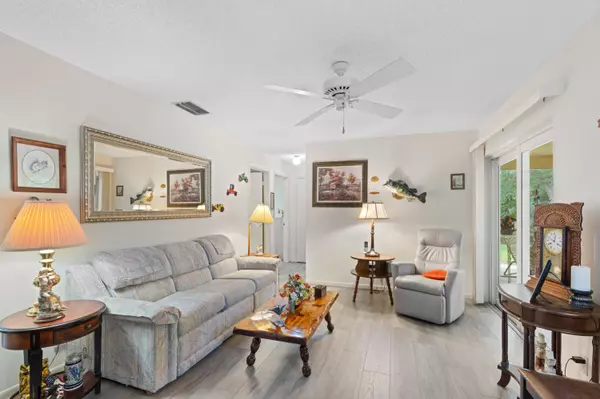 Boca Raton, FL 33486,979 NW 8th ST