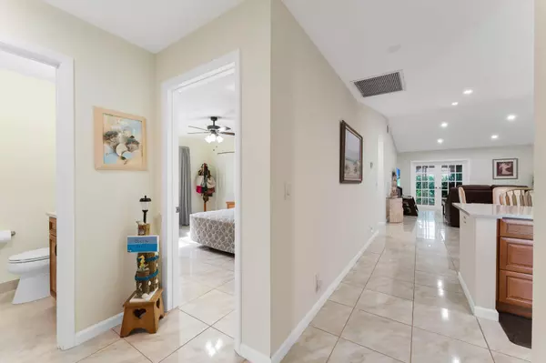 West Palm Beach, FL 33415,2640 W Gately DR 401