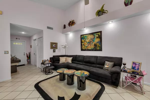 Boca Raton, FL 33496,9407 Boca Gardens Pkwy B