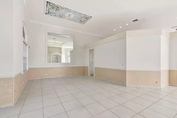 Boca Raton, FL 33496,9152 Long Lake Palm DR