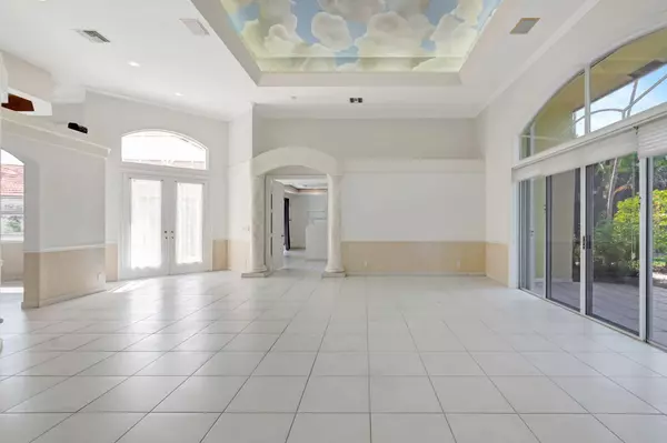 Boca Raton, FL 33496,9152 Long Lake Palm DR