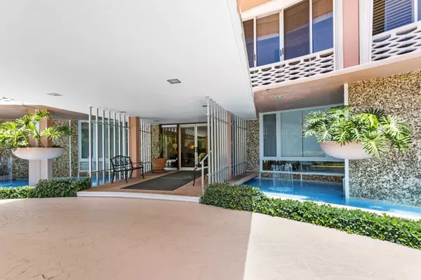 Palm Beach, FL 33480,315 S Lake DR 3f