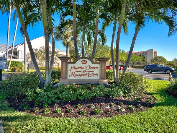 Jupiter, FL 33477,1605 S Us Highway 1 V2-204