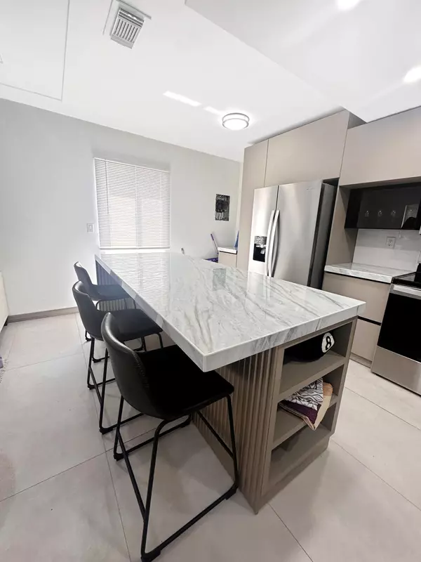 Fort Lauderdale, FL 33315,217 SW 15th ST