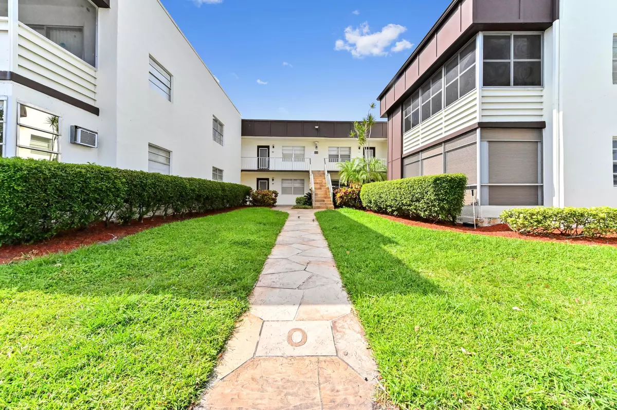 Delray Beach, FL 33484,702 Normandy O