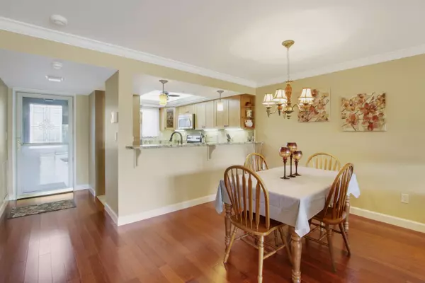 Jensen Beach, FL 34957,1600 NE Dixie HWY 14-105