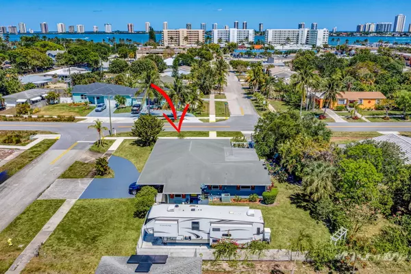 Lake Park, FL 33403,206 Evergreen DR