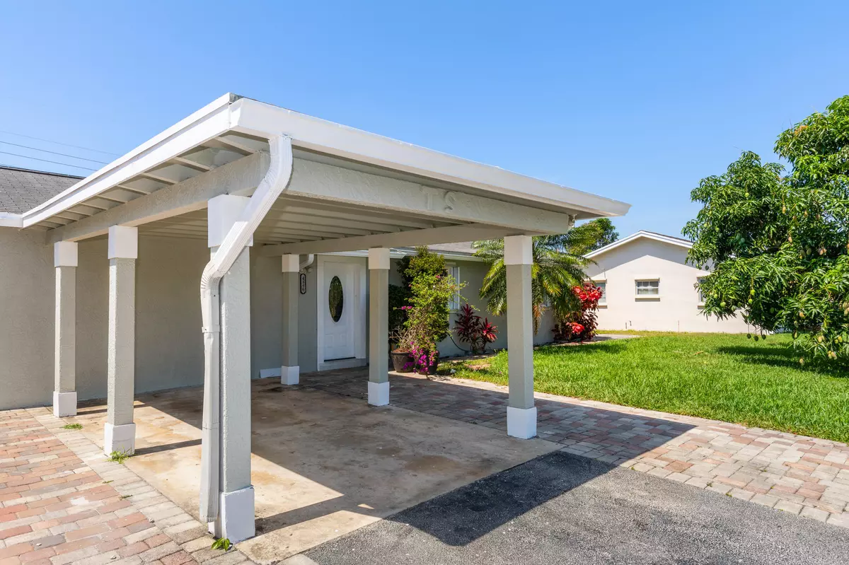 West Palm Beach, FL 33415,4896 S Royal CT