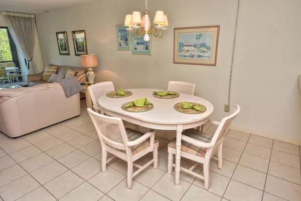 Jensen Beach, FL 34957,1600 NE Dixie HWY 14-102