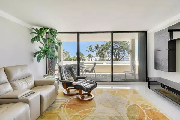 North Palm Beach, FL 33408,134 Lakeshore DR 213