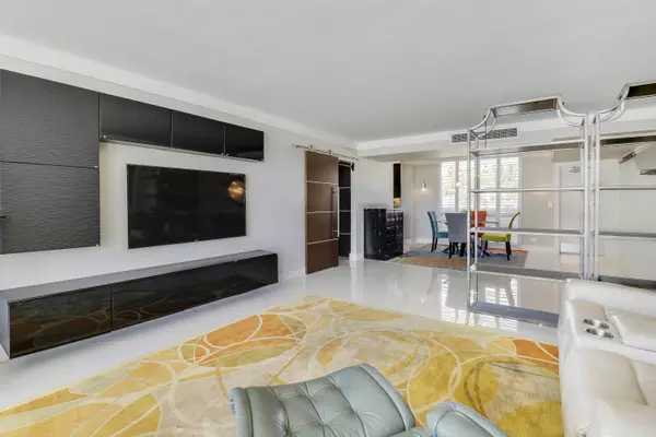 North Palm Beach, FL 33408,134 Lakeshore DR 213