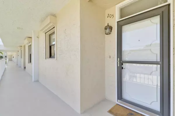 Jupiter, FL 33477,300 N A1a 205j