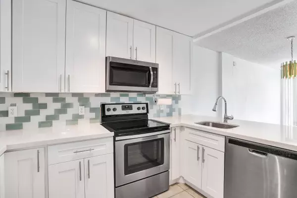 Oakland Park, FL 33309,105 Royal Park DR 3d