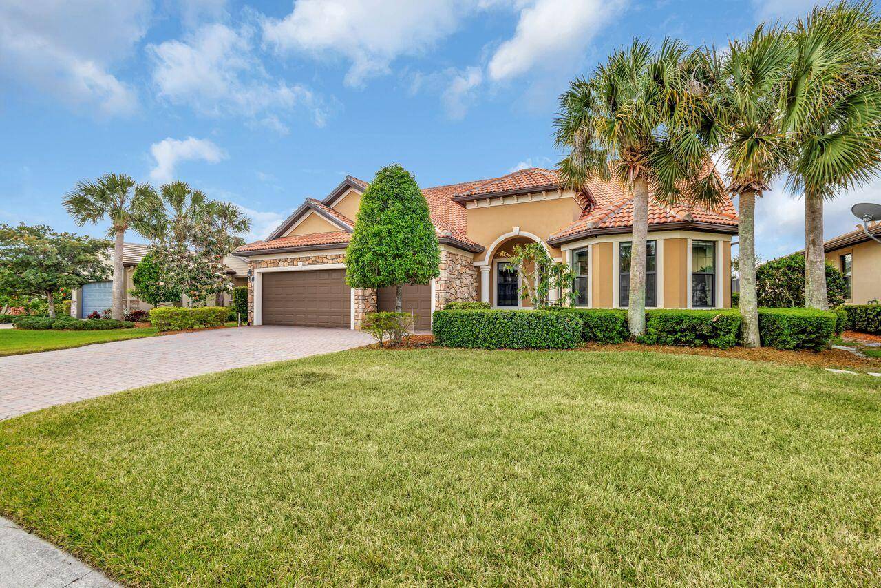 Port Saint Lucie, FL 34984,420 SE Bancroft CT