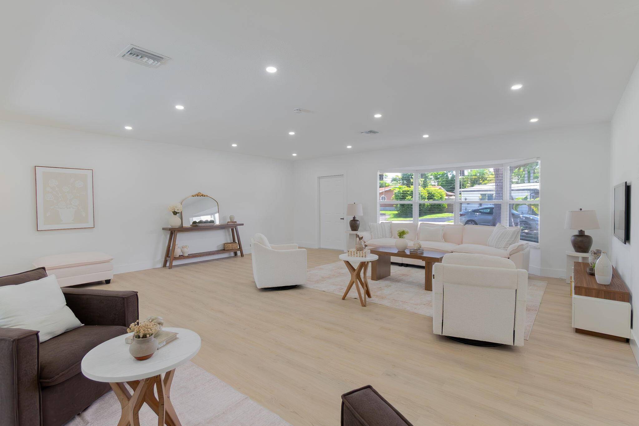 Deerfield Beach, FL 33441,739 SE 11th AVE