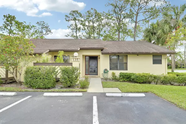 Royal Palm Beach, FL 33411,135 Manchineel CT
