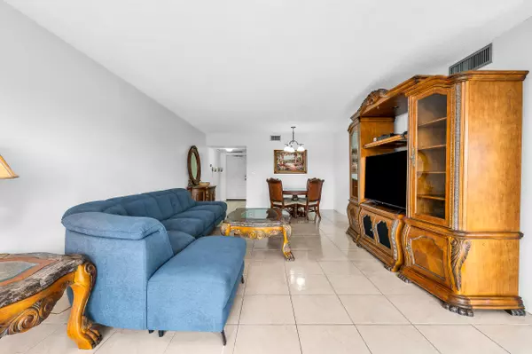 Pompano Beach, FL 33069,2800 N Palm Aire DR 309