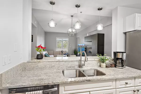 Jupiter, FL 33458,1203 Town Center DR 203