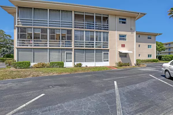 Lake Worth, FL 33461,2581 N Garden DR 107