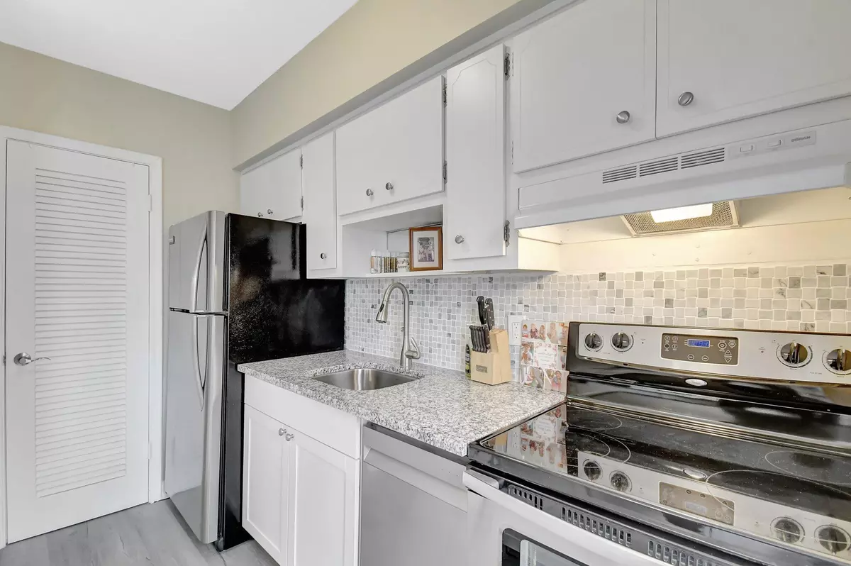 Lighthouse Point, FL 33064,2131 NE 42nd CT 107e