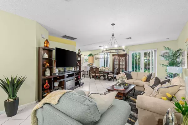 Greenacres, FL 33413,1405 Fairway CIR