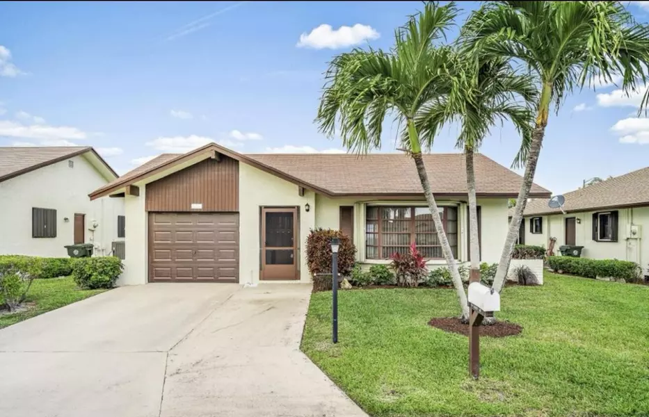 6089 Glentree LN, Greenacres, FL 33463