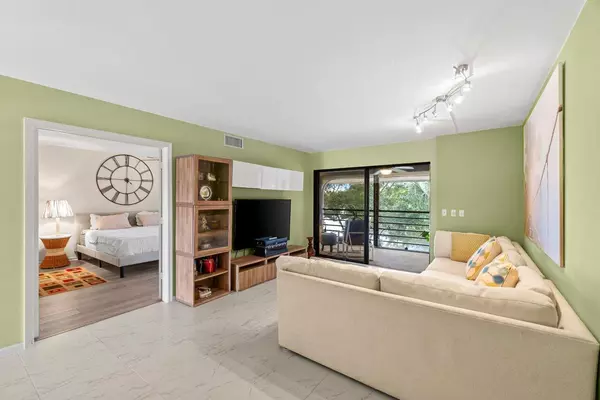 Boynton Beach, FL 33437,5380 Cedar Lake 302 DR 302