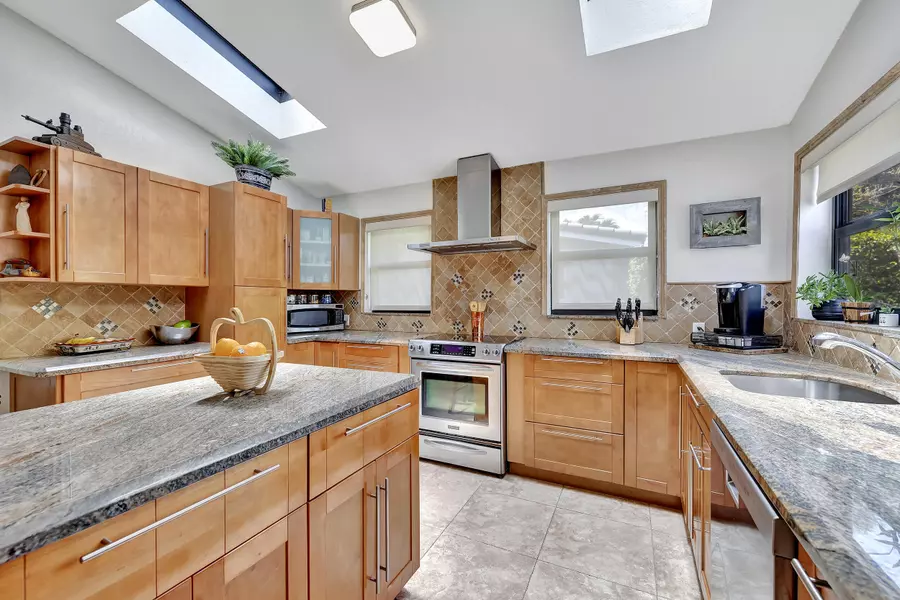 2211 NE 34th CT, Lighthouse Point, FL 33064