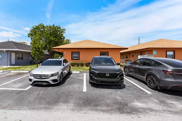 Deerfield Beach, FL 33441,271 SW 1st ST 1-4