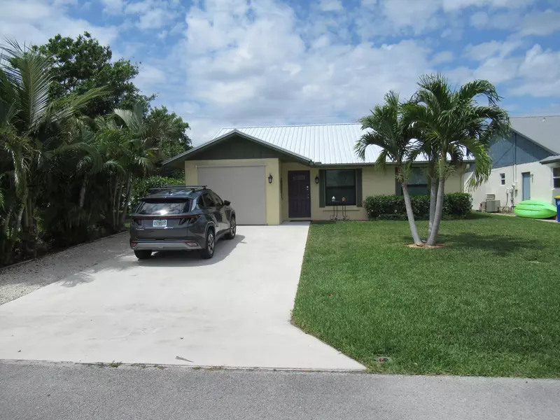 5832 SE Collins AVE, Stuart, FL 34997