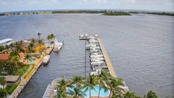 132 Harbors Way WAY, Boynton Beach, FL 33435