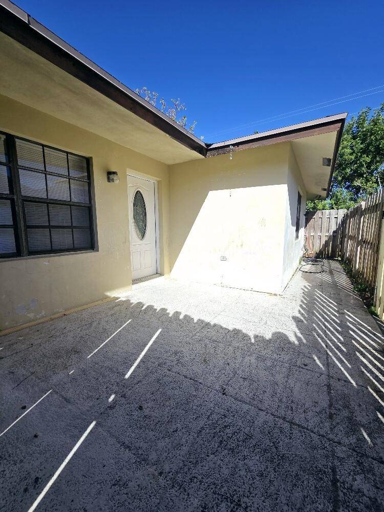 West Palm Beach, FL 33409,4320 Woodstock DR D