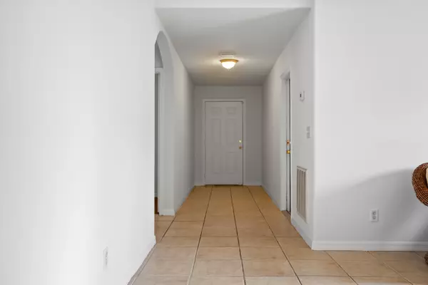 Vero Beach, FL 32968,6076 7th ST