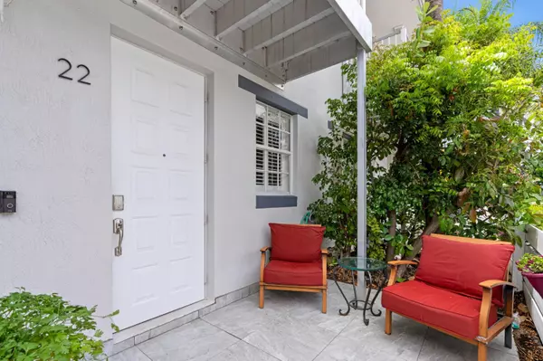 Lantana, FL 33462,328 W Pine ST 22