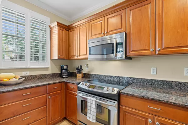 Lantana, FL 33462,328 W Pine ST 22