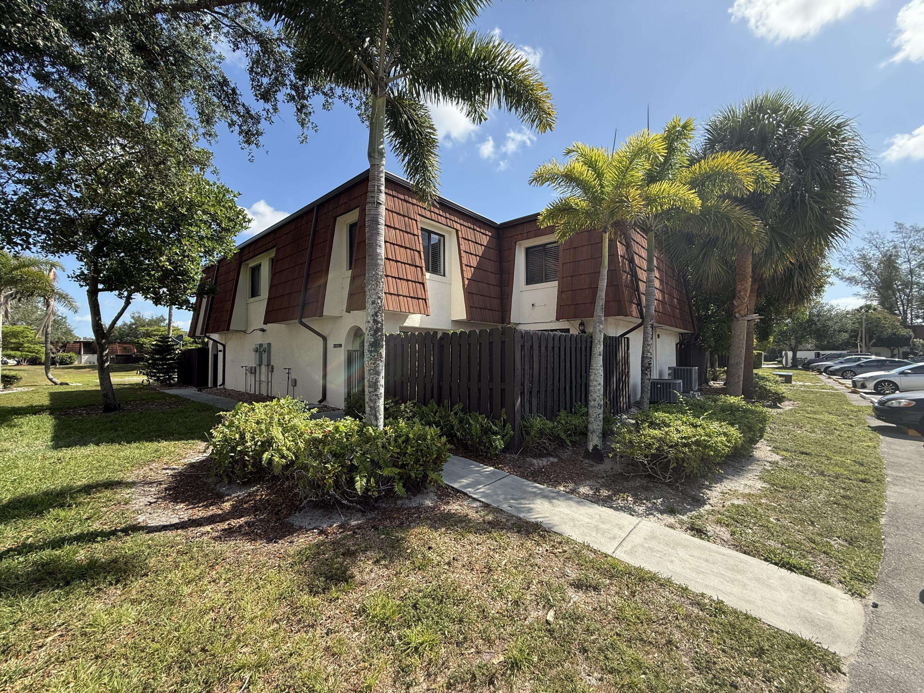 2221 White Pine CIR D, Greenacres, FL 33415