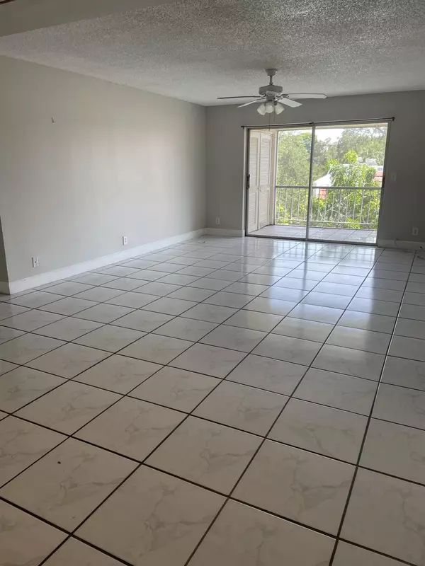 Boca Raton, FL 33486,642 NW 13th ST 31