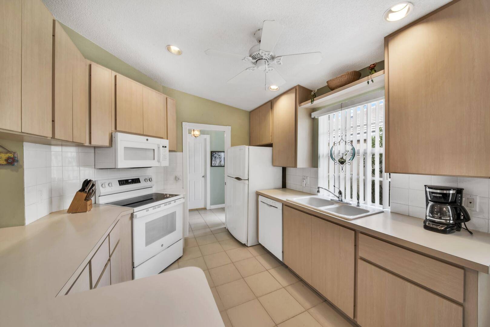Palm Beach Gardens, FL 33410,4220 Royal Oak DR