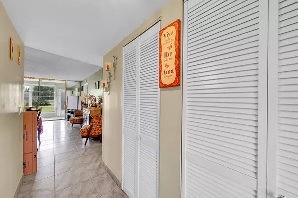 Sunrise, FL 33322,9621 Sunrise Lakes BLVD 104
