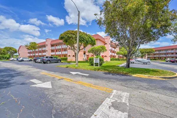 Sunrise, FL 33322,9621 Sunrise Lakes BLVD 104