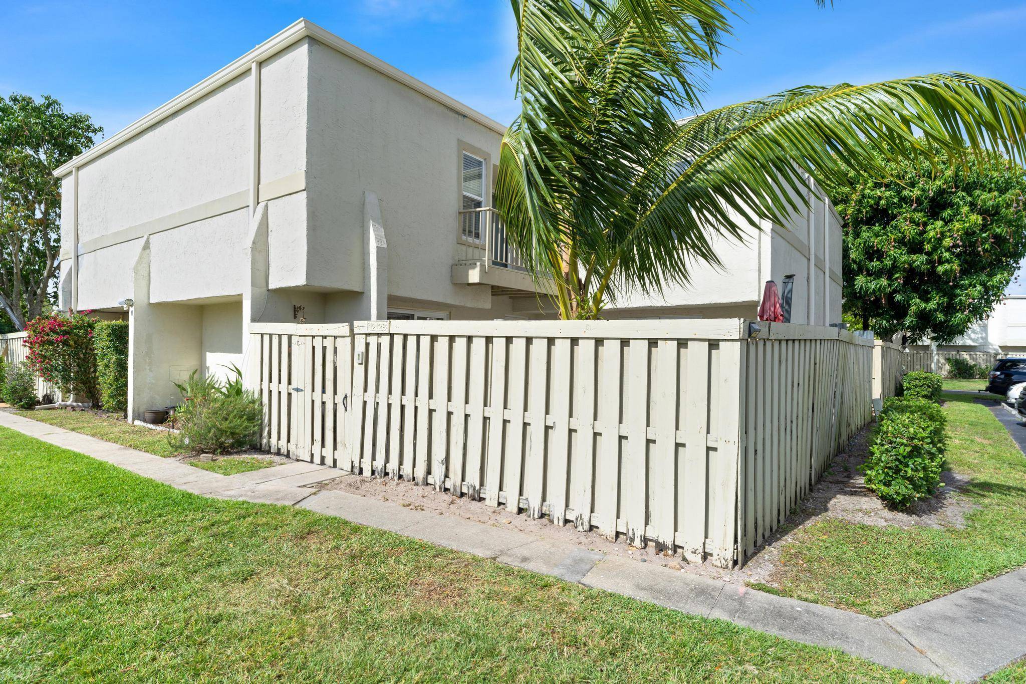 12128 E Regal CT, Wellington, FL 33414