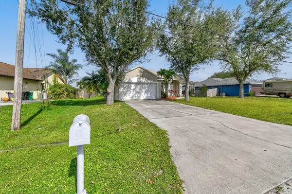 Port Saint Lucie, FL 34984,518 SE Nome DR