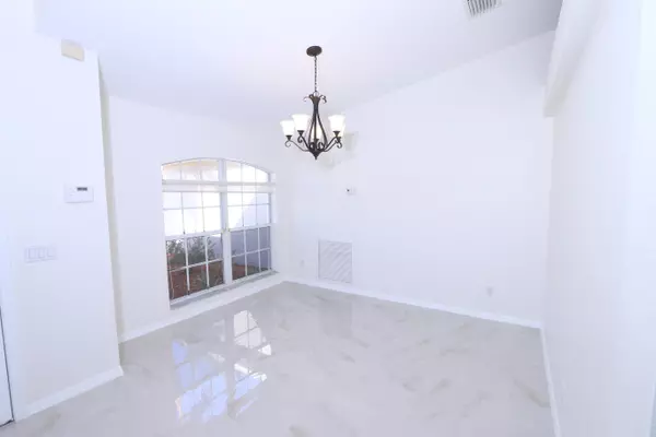 Port Saint Lucie, FL 34984,518 SE Nome DR