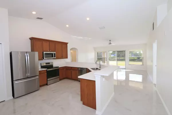 Port Saint Lucie, FL 34984,518 SE Nome DR
