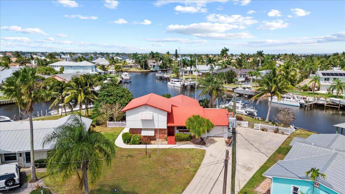 1689 SW Coxswain PL, Palm City, FL 34990