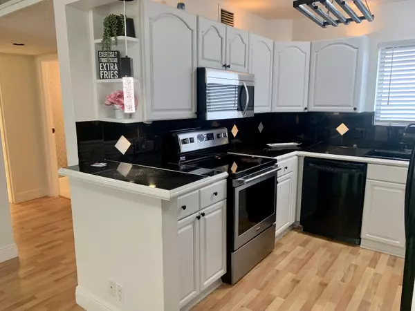 Lantana, FL 33462,200 S Waterway DR 307