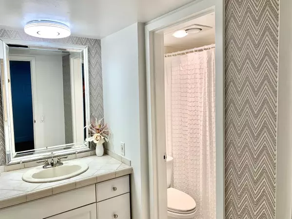 Lantana, FL 33462,200 S Waterway DR 307